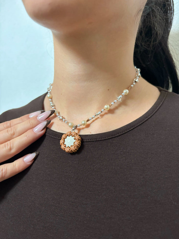 Collier « un dimanche pas comme les autres »